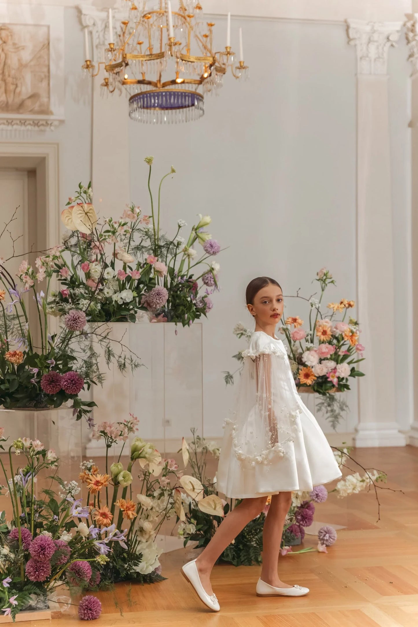 Short Flower Girl Dresses For Wedding Customized White Floral Baby Girl's Birthday Gowns With Cape First Communion Dress