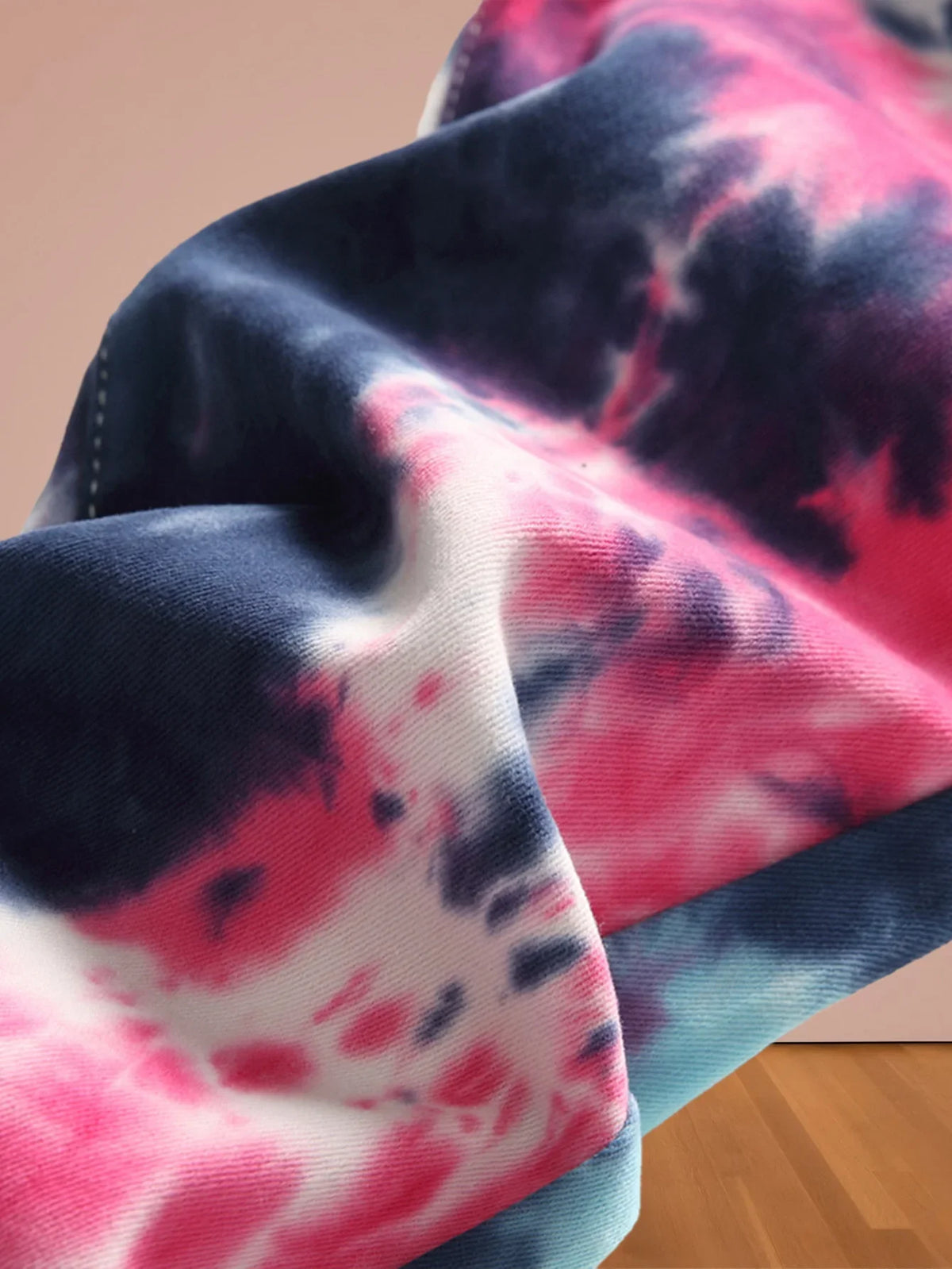 Europe and America wind new men's high street jeans tie-dyed red and blue contrast elastic street motorcycle youth fashion casua