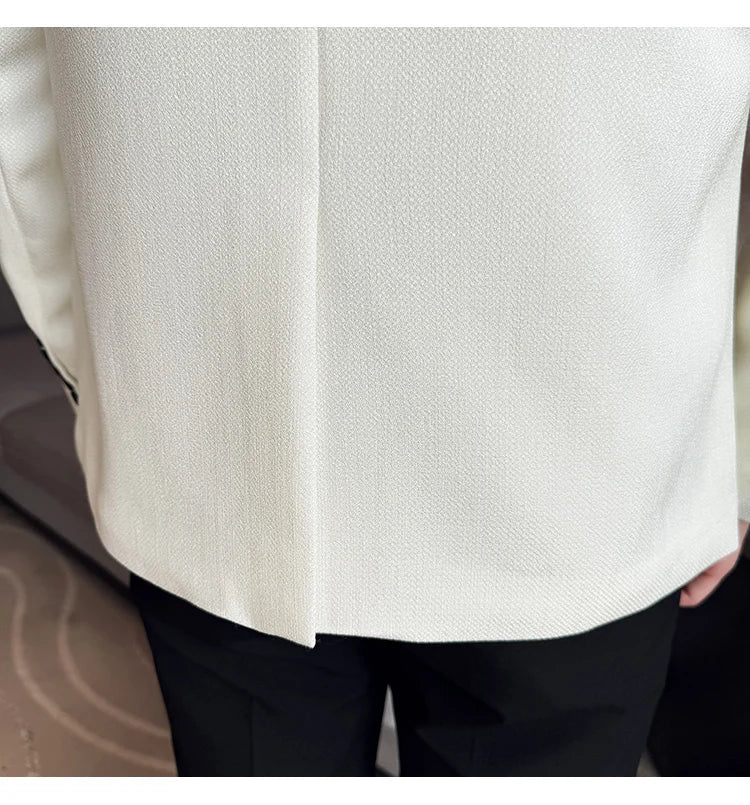 The new Chinese-style collarless suit is fashionable, handsome and versatile. It is a solid-color Korean-style fitted and fashio