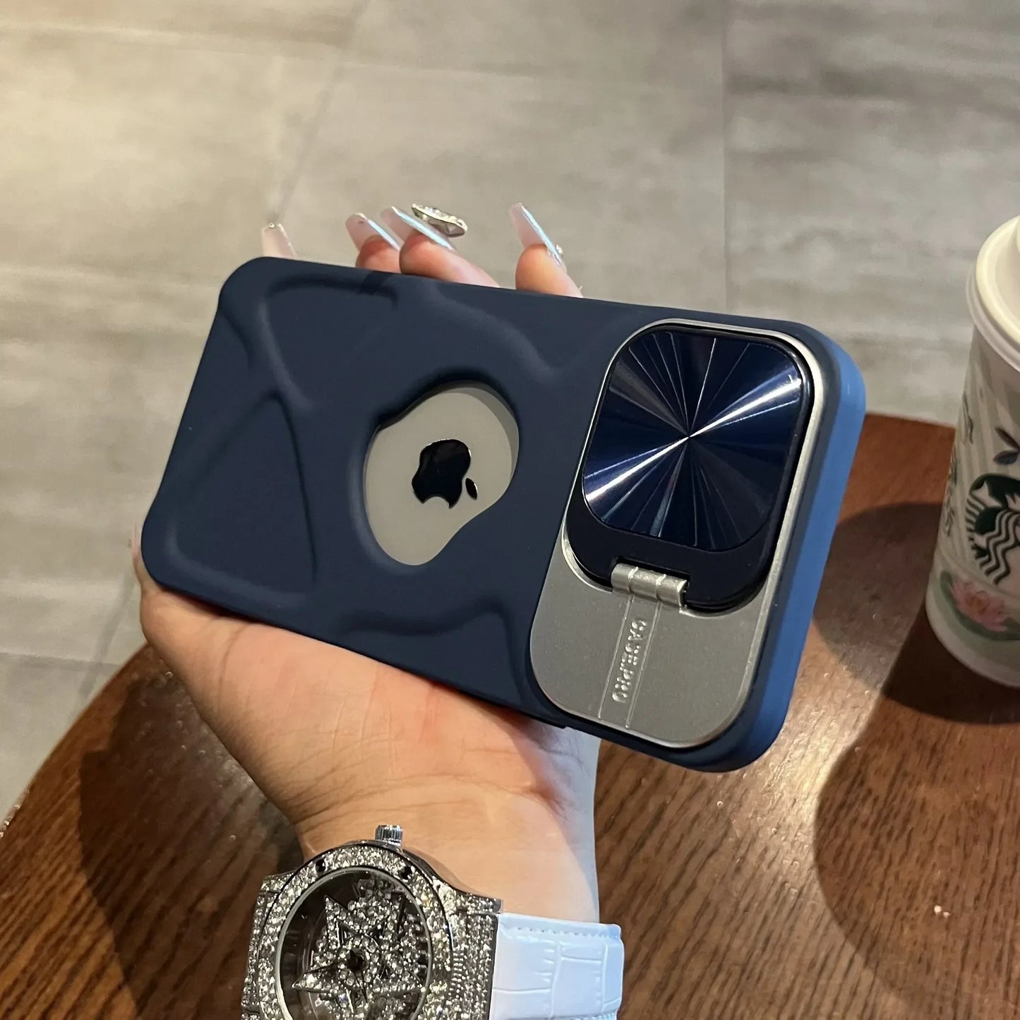 حافظة مغناطيسية بتصميم شعار أنيق لهواتف iPhone 11 12 13 14 15 16 Pro Max Plus، غطاء سيليكون ناعم واقٍ للعدسة قابل للطي مع MagSafe