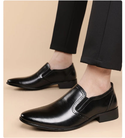 Spring Autumn New Designer Dress Shoes for Men Solid Color Fashion Formal Business Casual Leather Shoes Male