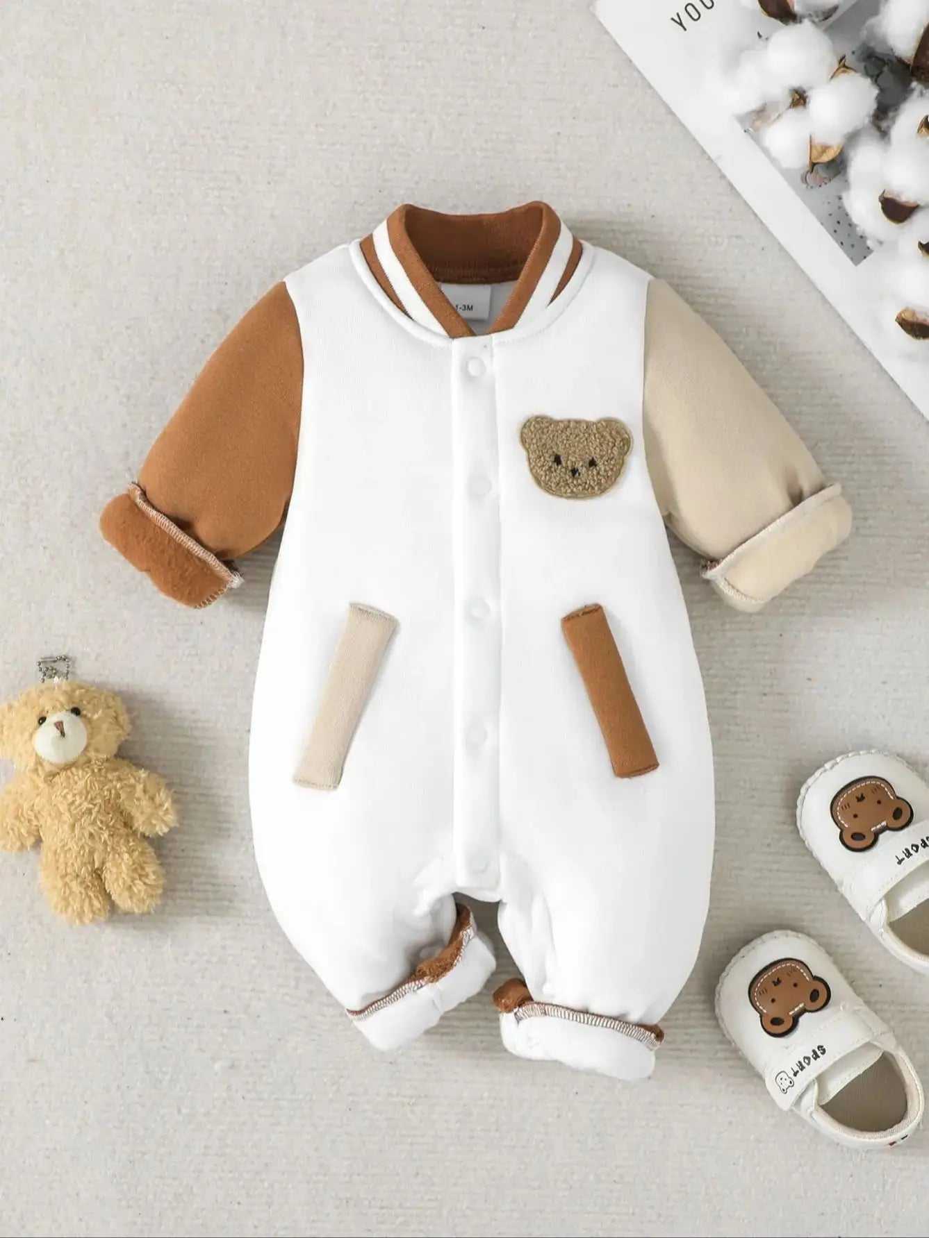 Baby boy bear pattern knitted fleece long sleeved jumpsuit, suitable for autumn and winter seasons