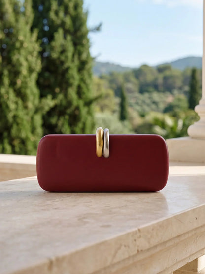 Stylish and luxurious design womens clutch evening bag shoulder bag/crossbody bag with chain suitable for weddings and parties.