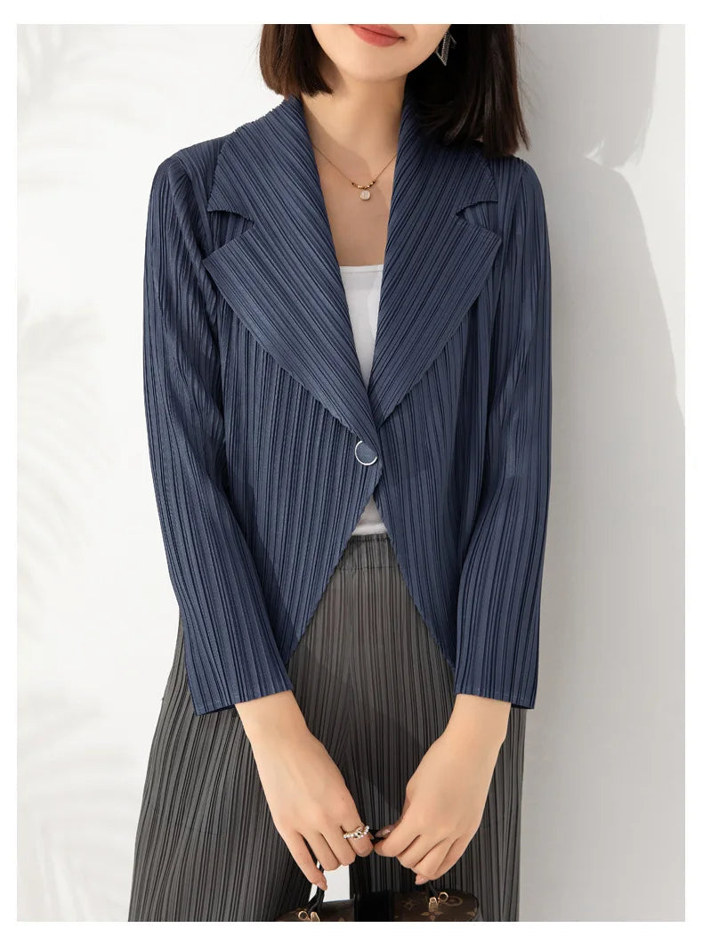 Miyake Pleated Coat Women's Early Autumn New Style 2023 Fashionable Versatile Suit Collar One Button Temperament Short Suit Top