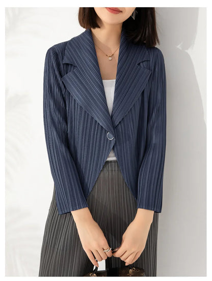Miyake Pleated Coat Women's Early Autumn New Style 2023 Fashionable Versatile Suit Collar One Button Temperament Short Suit Top