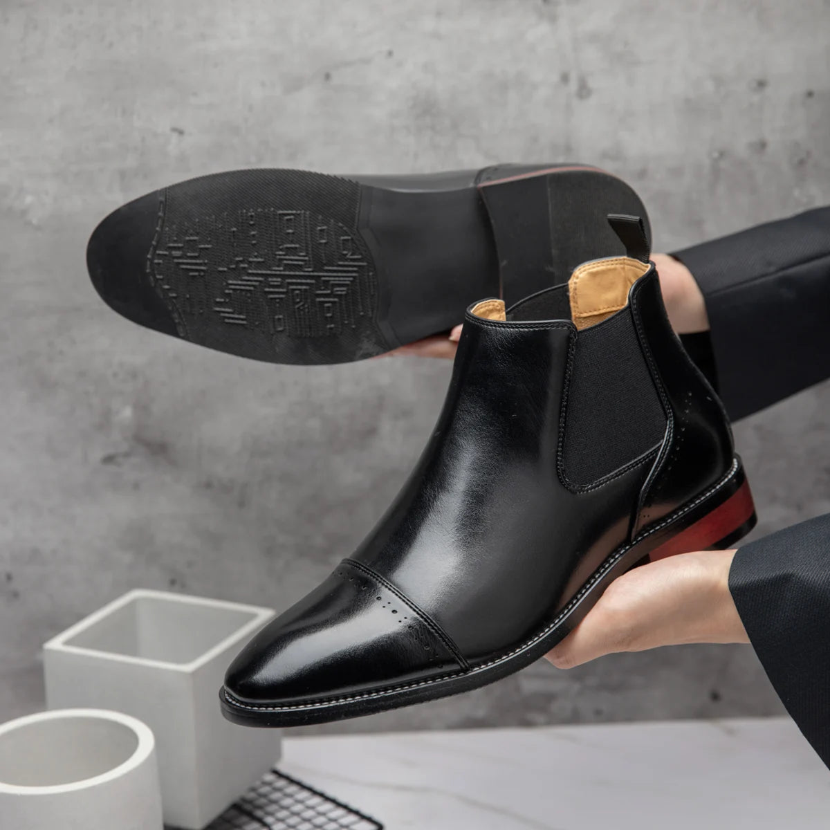 2025 Retro Men's Solid Color Pointed Business Ankle Boot  Comfortable Wedding  Party Shoe Breathable  And  Anti-Slip Ankle Boots