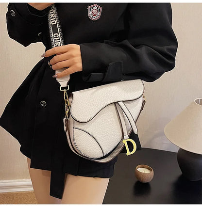 24*20*6cm Hot selling light luxury underarm saddle bag, new niche design, casual shoulder crossbody bag bags