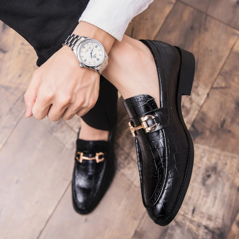 Designer Metal Buckle Loafers Men's Business Dress Fashion Casual Black Patent Leather Pointed-Toe Shoes Men's Loafers Slip-On