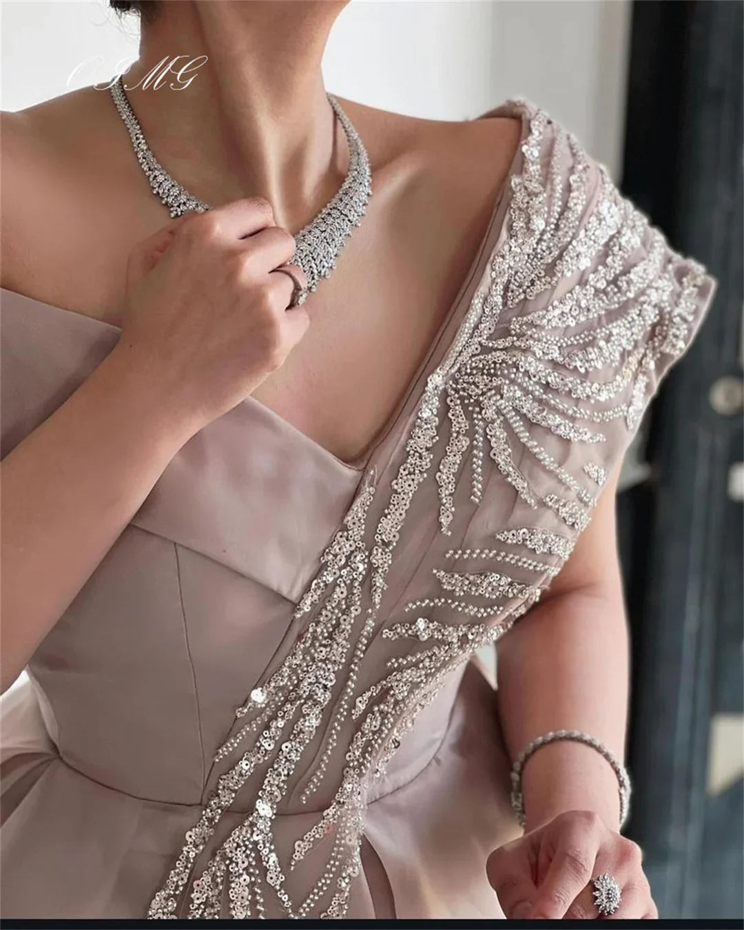 Off the Shoulder Midi Prom Dresses A-Line Organza  Women Sequined Short Sleeves Customized Evening Gowns Formal Party Dress