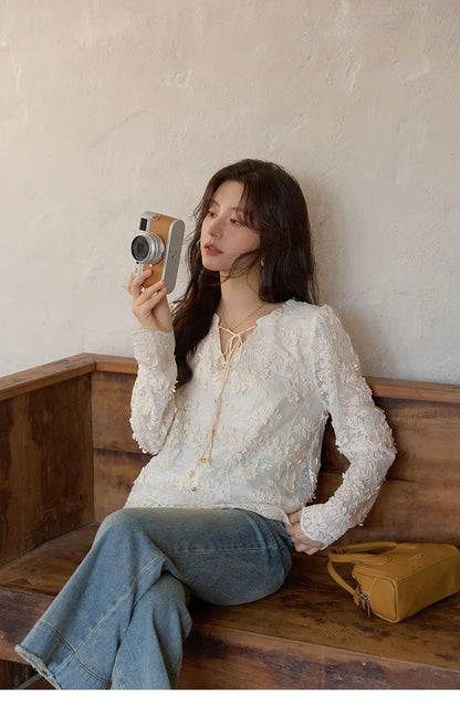 Apricot Lace Jacquard Embroidered Shirt 2025 Autumn Black Fungus Edge Lace-up Vintage Commuter Top Office Lady MXE41X1927