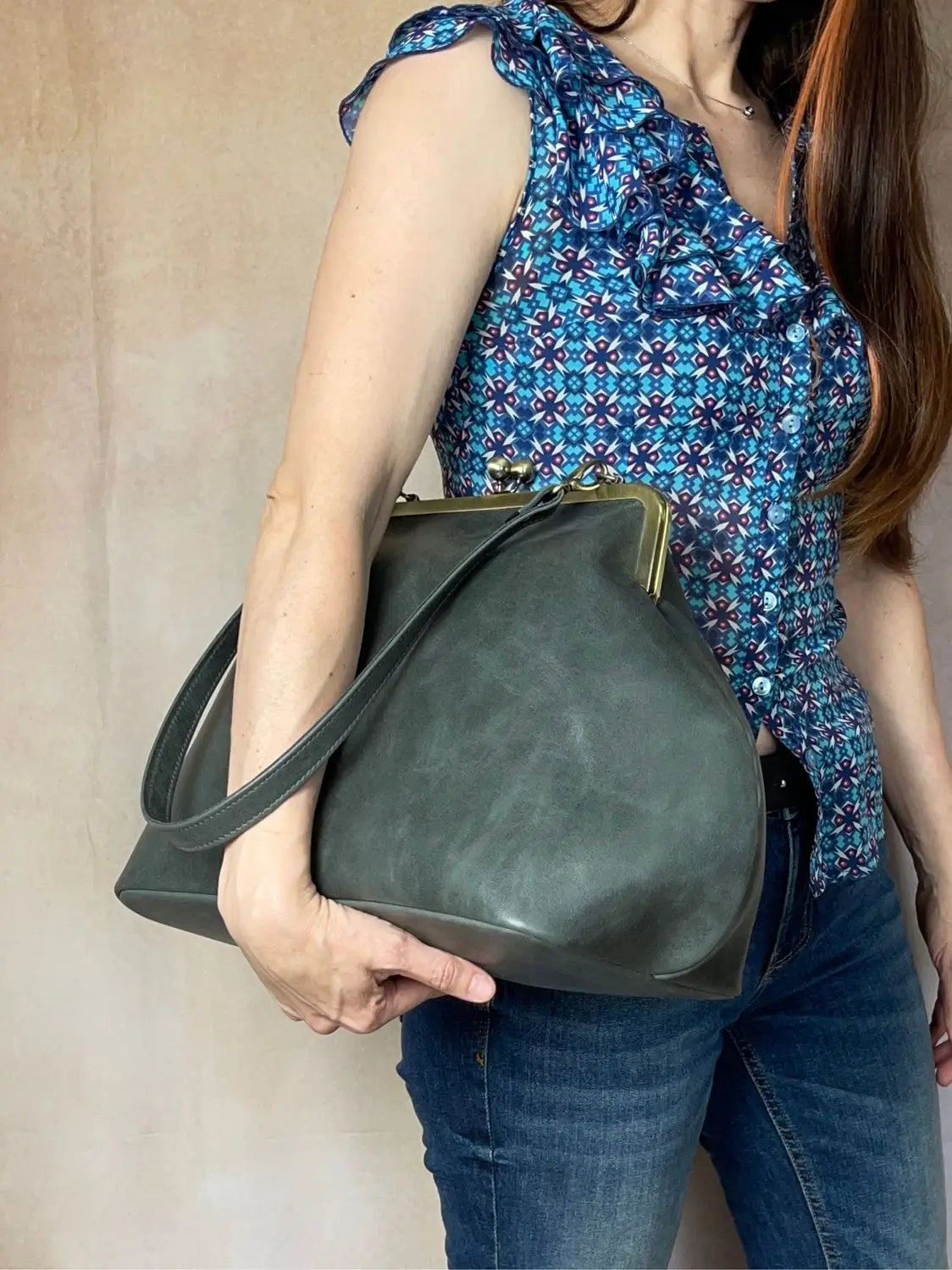LOST IN VINTAGE Artificial Leather Bag Large Balls Bronze Kiss-lock Large Clutch Handbag Proudly Carried In Hand 35x30x20cm