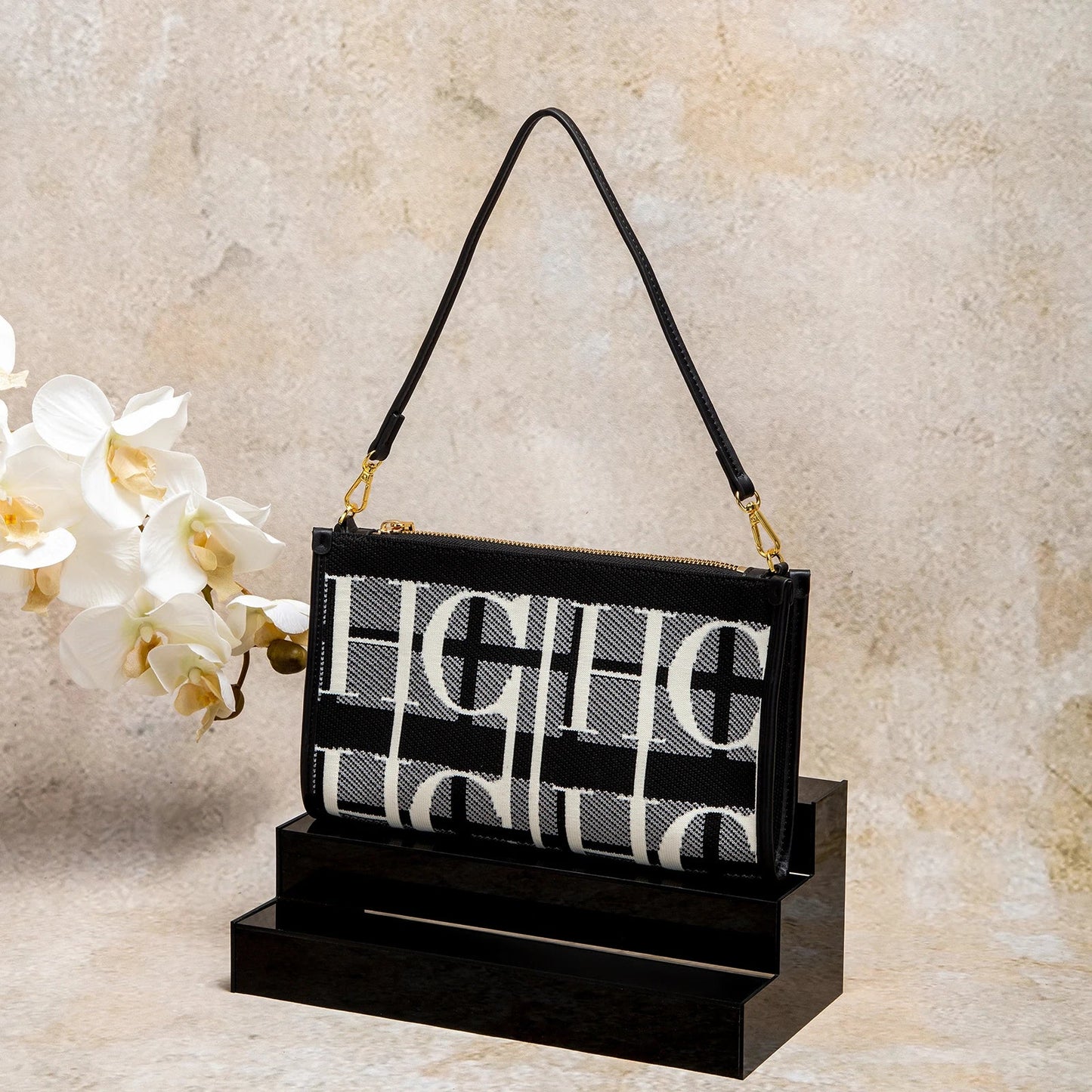 Vintage Handbag with Letter Design Large Capacity Fashionable Retro Women's Tote Bag for Everyday Use