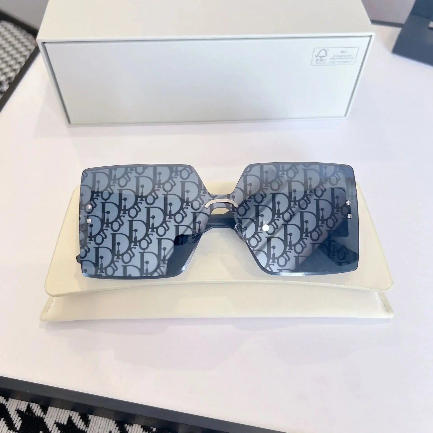 Ins 2025 Luxury Designer UV400 Sunglasses Women Men New Trendy Square Rimless Sun Glasses Ladies Vintage Letters Gafas De Sol