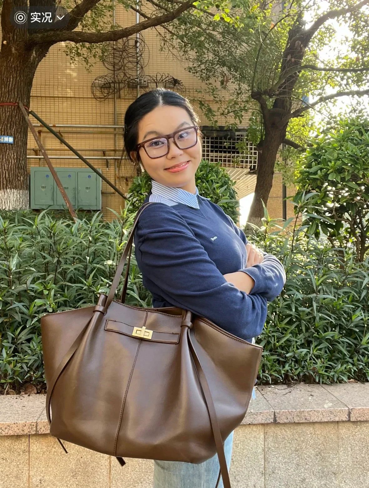 2026 New Large Capacity Trapeze Women Shoulder Bags Designer Metal Lock Handbags High-Quality Pu Leather Big Tote Commute Bag