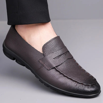 2026 Spring Autumn New Loafers Male Solid Color Fashion Casual Leather Shoes Male Soft Sole Light Driving Shoes Man