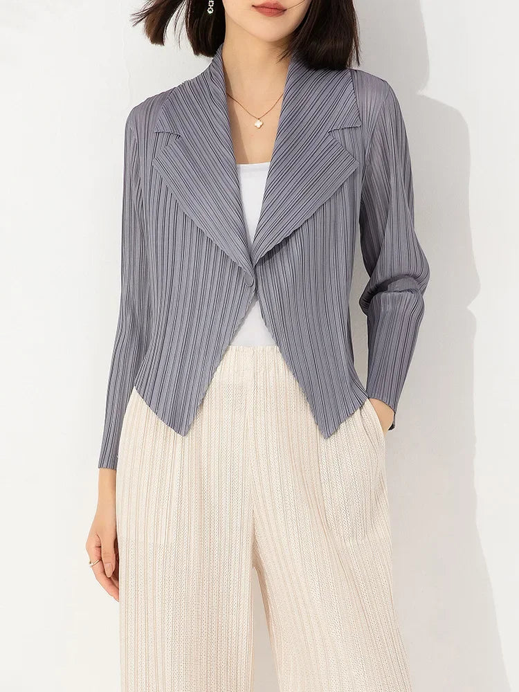 Miyake Pleated Coat Women's Early Autumn New Style 2023 Fashionable Versatile Suit Collar One Button Temperament Short Suit Top