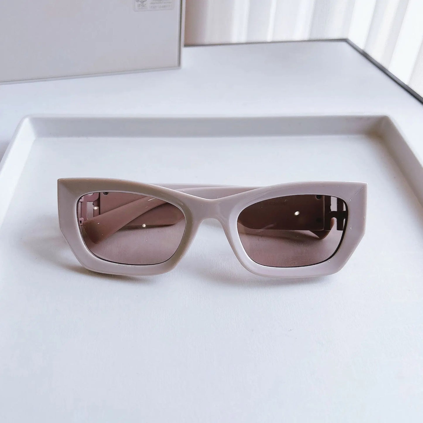 Light Luxury Designer Sun Glasses Women's Retro Polygonal Cat Eye Sunglasses for Men UV400 Personality Cool Trendy Glasses