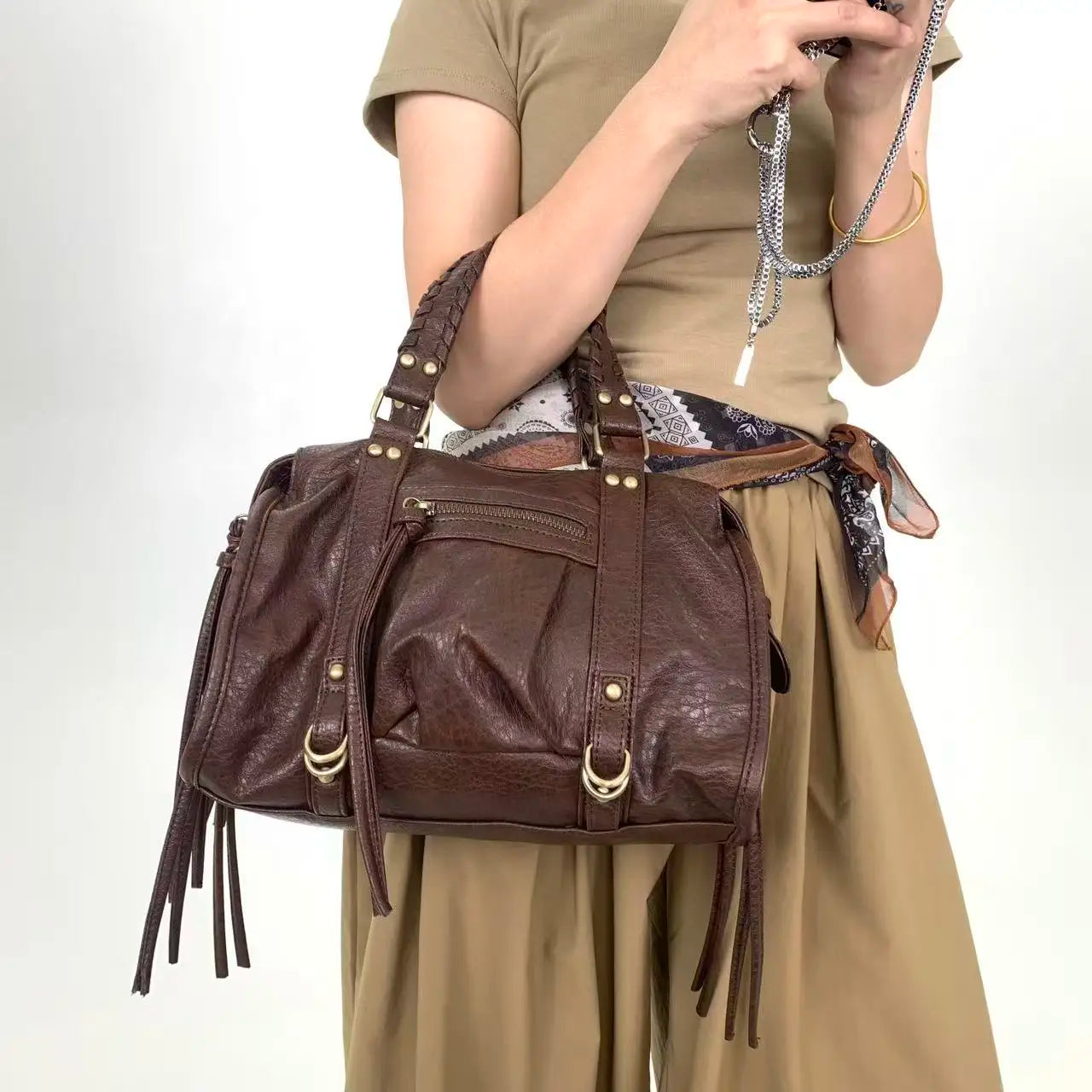 Y2K women's street style personalized rivet made old shoulder bag, retro motorcycle tote bag