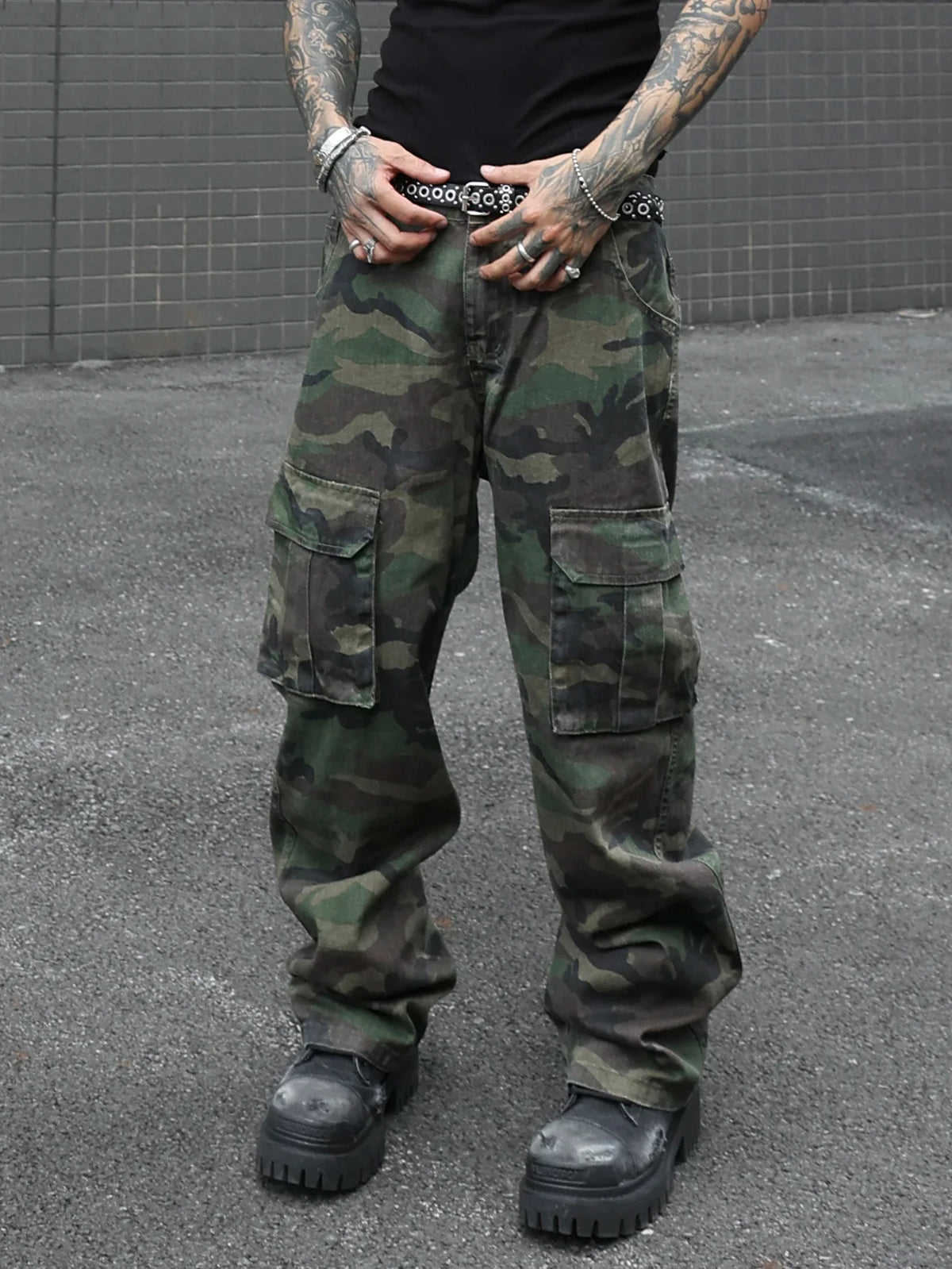 Men's Camouflage Utility Jeans. Multi-Pocket Design. Stylish and Trendy. Loose Fit.