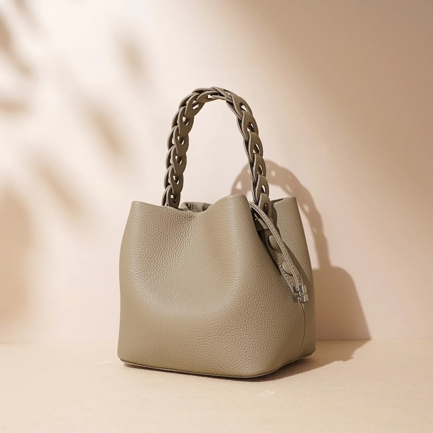 2026 New Genuine Leather Bucket Bag Summer Crossbody Shoulder Women's Tote Versatile Hobo  Handbag Spacious Casual Fashion
