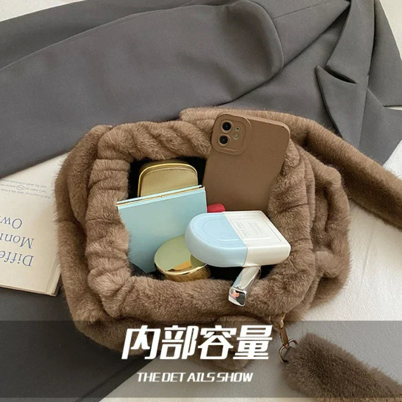 New Womens Shoulder Bag Fluffy Crossbody Bag Vintage Faux Fur Cloud Purse for Autumn Winter Commuting Simplified Storage Bags