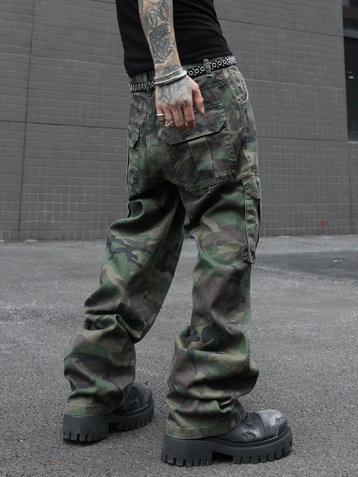 Men's Camouflage Utility Jeans. Multi-Pocket Design. Stylish and Trendy. Loose Fit.