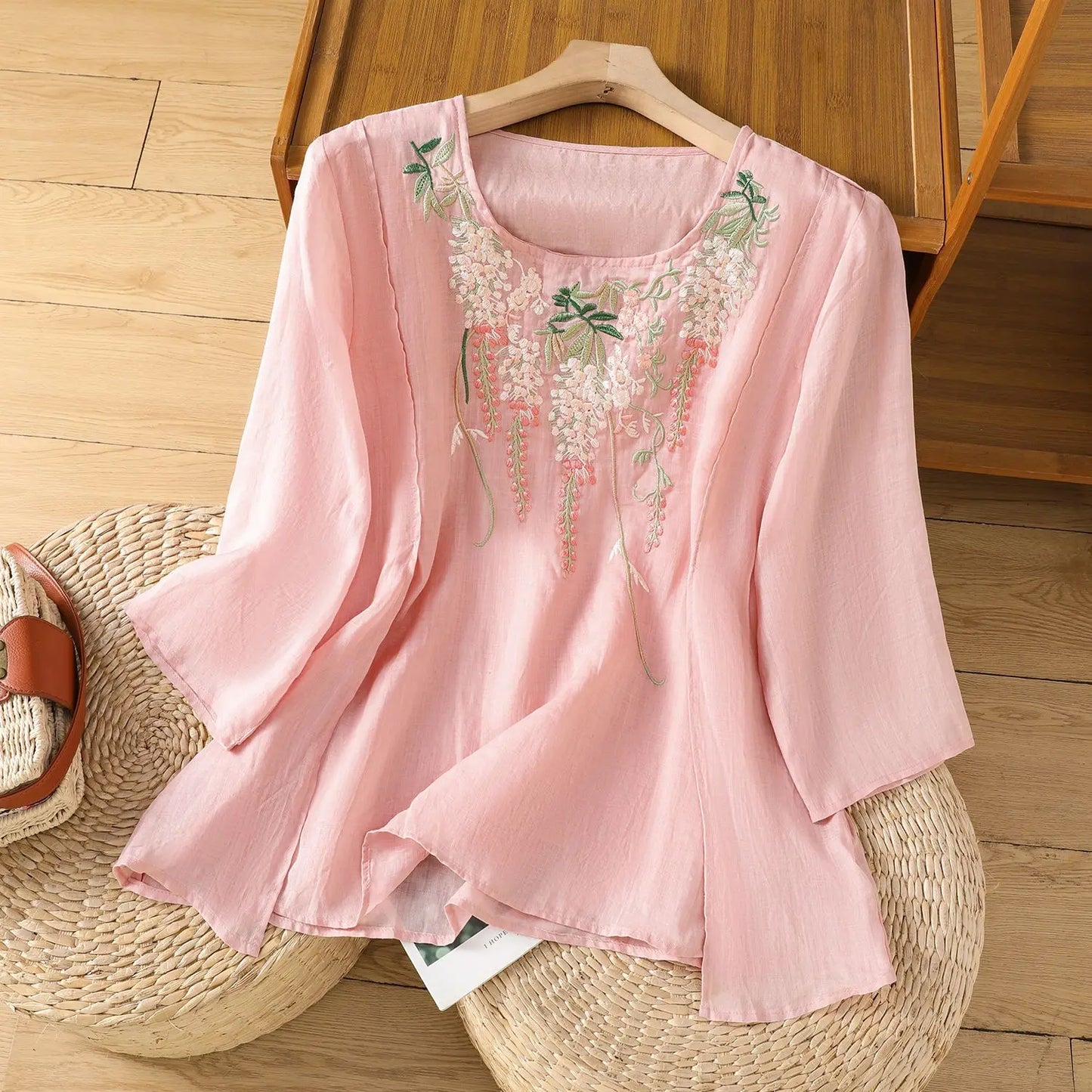 Retro Round Neck Cotton and Linen Embroidered Shirt for Women in Summer New Loose and Elegant Temperament Five-point Sleeve Top