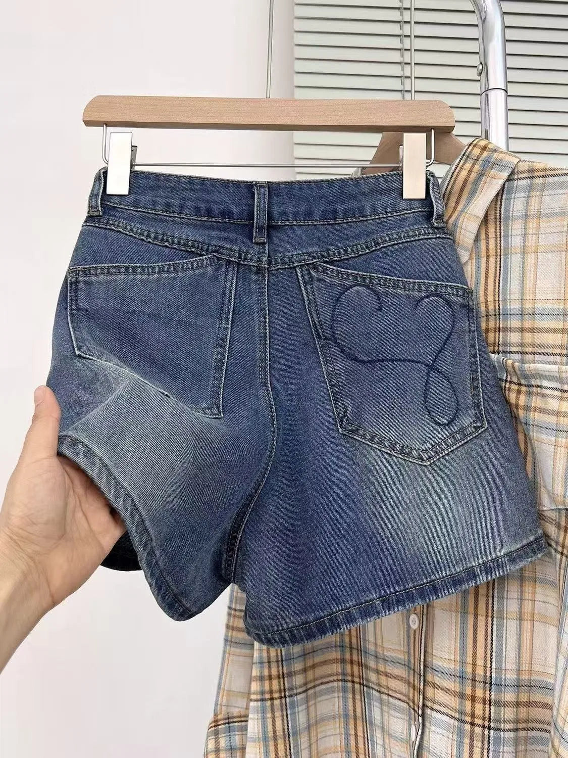 2026 New Women's High Waist A-Line Shorts Vintage American Style Slim Fit Heart Embroidery Casual Streetwear Denim Shorts