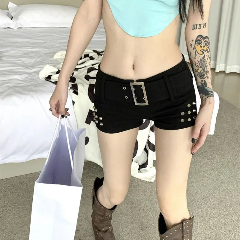 Black Sexy Hot Girl Low-Waisted Jean Shorts Woman American Retro Elastic Slim Ultrashort Jeans Gothic Y2K Rivet Denim Shorts