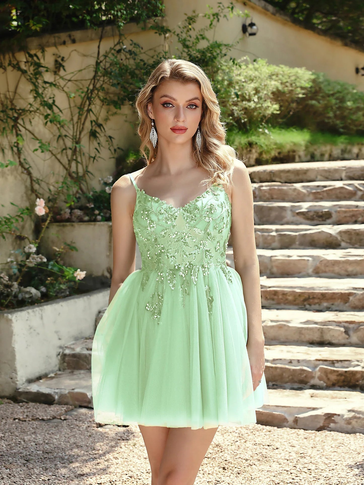 Sling Evening Dresses Sexy Spaghetti Straps V-Neck Illusion Sequins Appliques Prom Dress A-Line Train High Split Gowns
