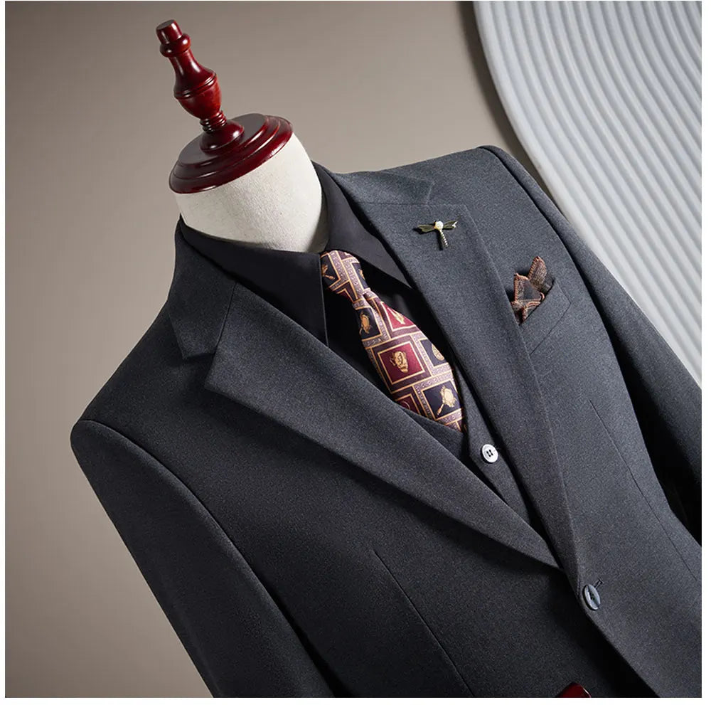 High-quality, Fashionable and Stylish Plus-size Men's Solid-color Suit Set, Men's Three-piece Set, One-button Casual Suit