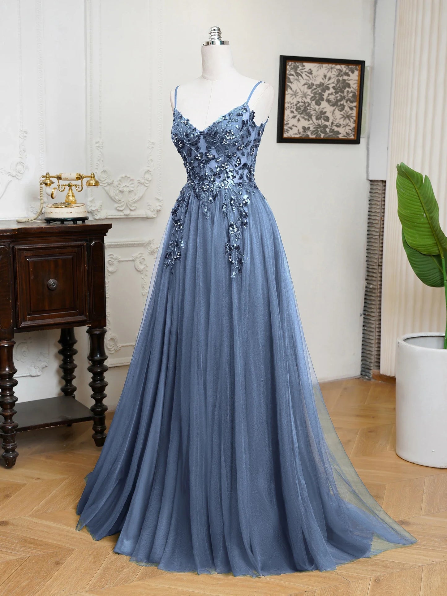 Sling Evening Dresses Sexy Spaghetti Straps V-Neck Illusion Sequins Appliques Prom Dress A-Line Train High Split Gowns
