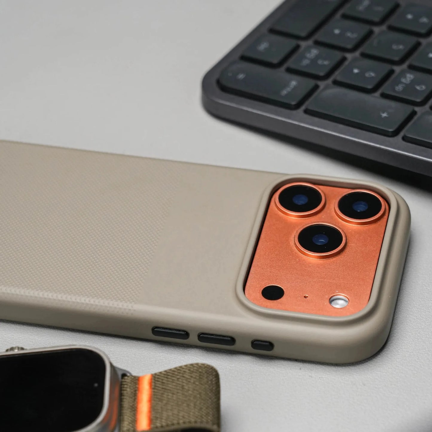 جراب هاتف مغناطيسي مضاد للسقوط بنمط نقطي بملمس طبيعي لهاتف iPhone 17 Pro Max متوافق مع MagSafe مع غطاء حماية بزر التحكم بالكاميرا