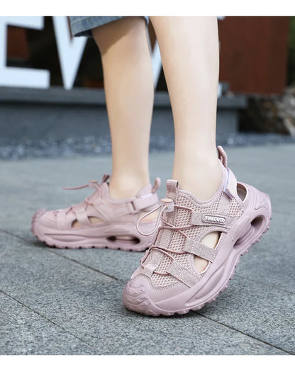 A pair of lightweight, soft, comfortable and casual sandals suitable for children's summer outdoor wear LR-D2508