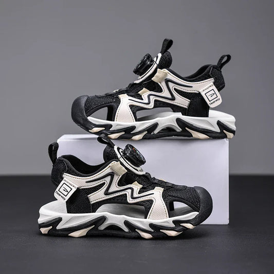 A pair of children's closed-toe sandals with quick-lock closure non-slip thick sole for daily and outdoor use DEH-D2508
