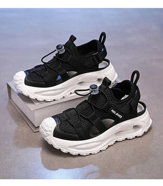 A pair of lightweight, soft, comfortable and casual sandals suitable for children's summer outdoor wear LR-D2508