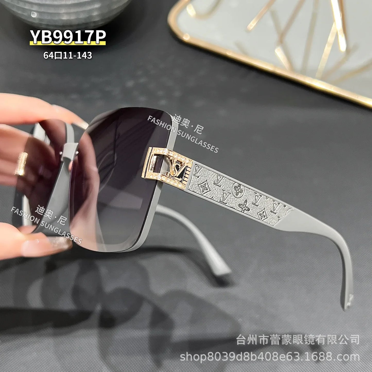 2025 Polarized Square Sunglasses Women Trendy Luxury Sun Glasses New Vintage Leather Print Glitter Eyewears UV400 Gafas De Sol
