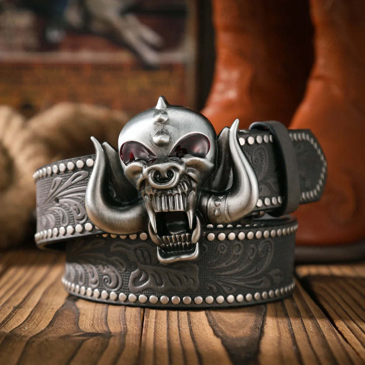 A Casual and Retro Belt, a Waist Accessory for Western-Style Clothing, Metal Buckle, PU Belt, Suitable for Both Men and Women