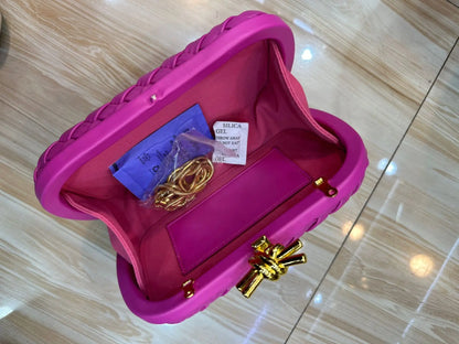 Elegant Box Shaped Dinner Clutch Crossbody Bag for Women Fashionable Chain Strap Handbag Retro Style Leather Handbag