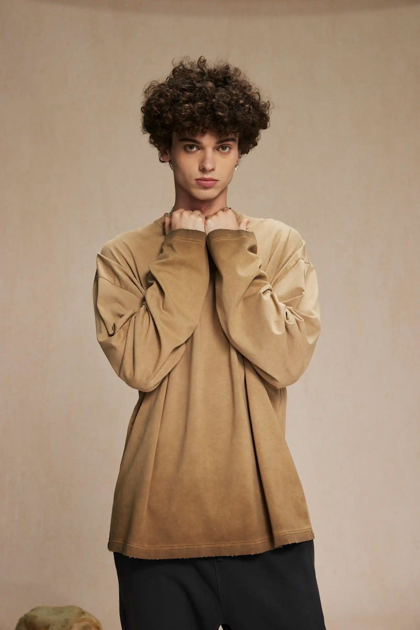 Long-sleeved t-shirt with bottom color