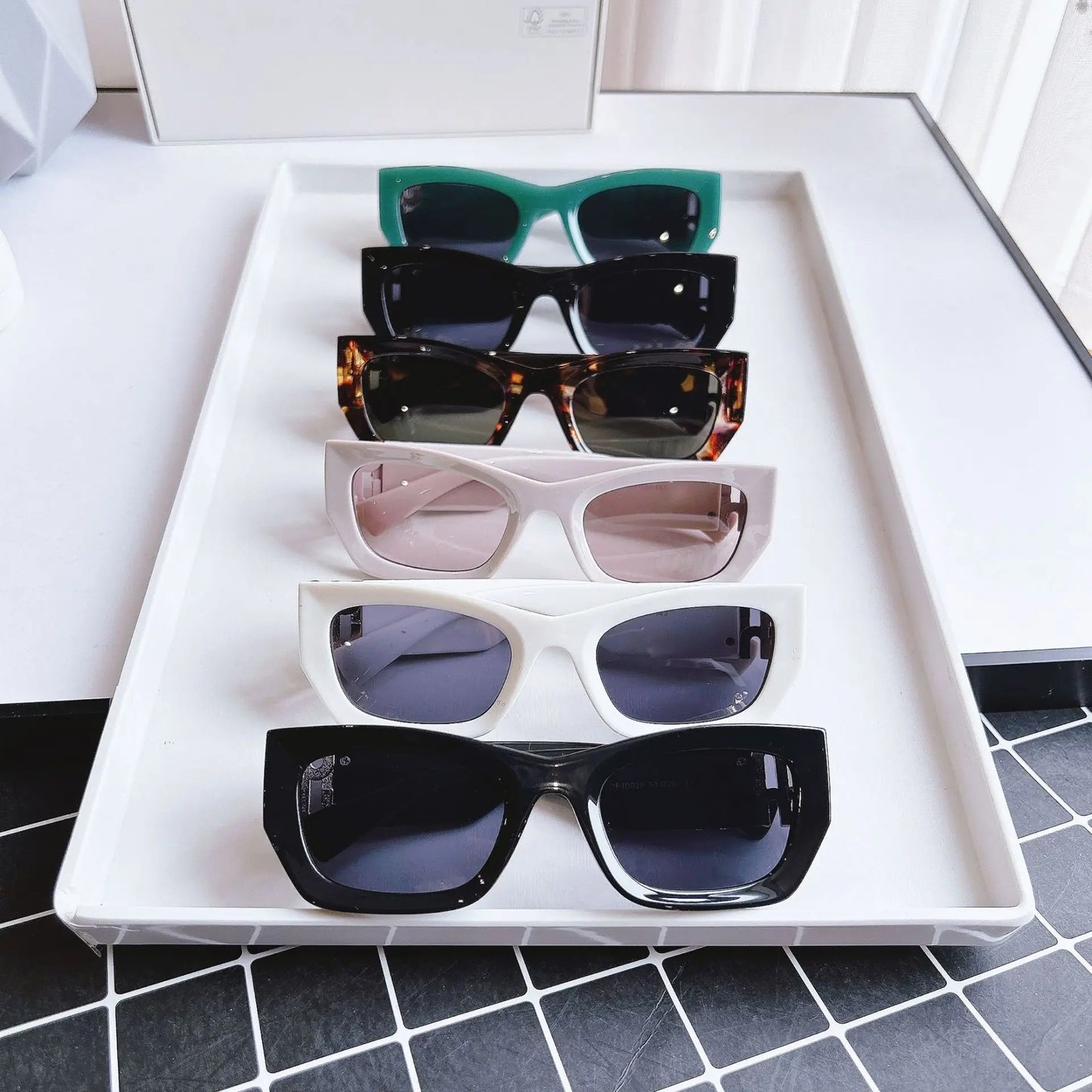 Light Luxury Designer Sun Glasses Women's Retro Polygonal Cat Eye Sunglasses for Men UV400 Personality Cool Trendy Glasses