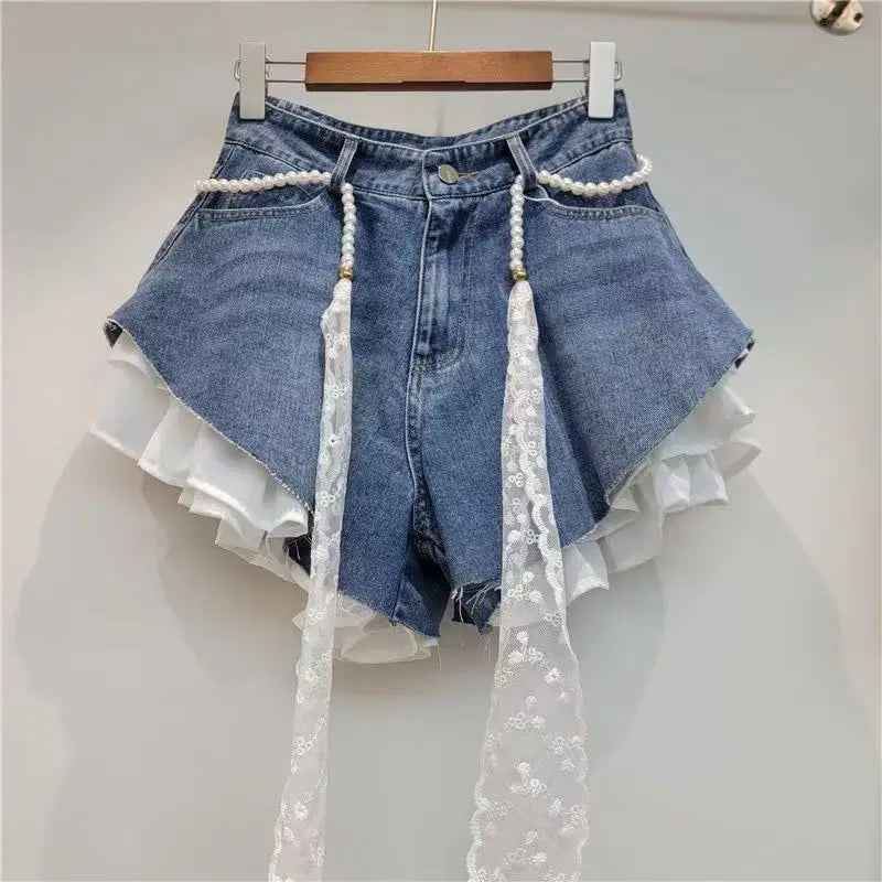Trendy The Summer Of 2026 Women's Pearl Lace Belt Denim Shorts Fashion Wrinkled Edge Design A-line Hot Pants Female 1LS3067