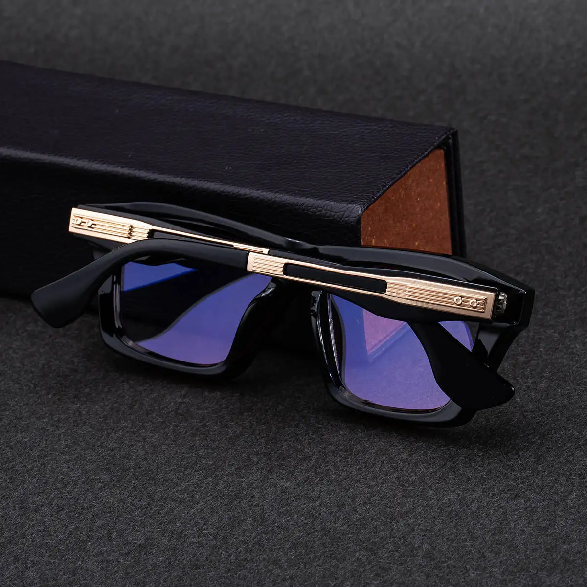 2026 New European and American Fashion Square Frame Photochromic Sunglasses for Men, Retro and Unique Outdoor Driving Sunglasses