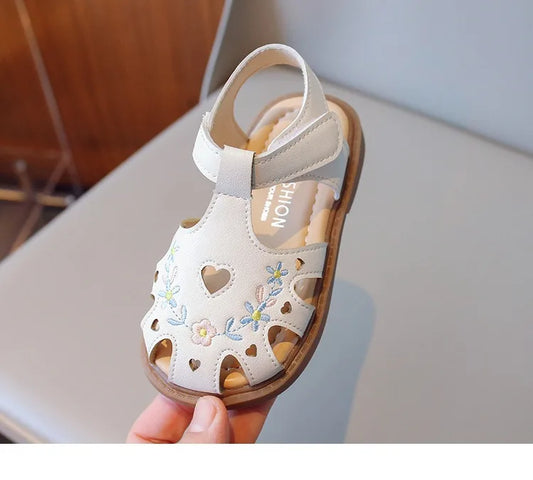 Girls Sandals Summer Baby Girl Shoes Embroidered Flowers Kids Princess Beach Sandals Soft Bottom