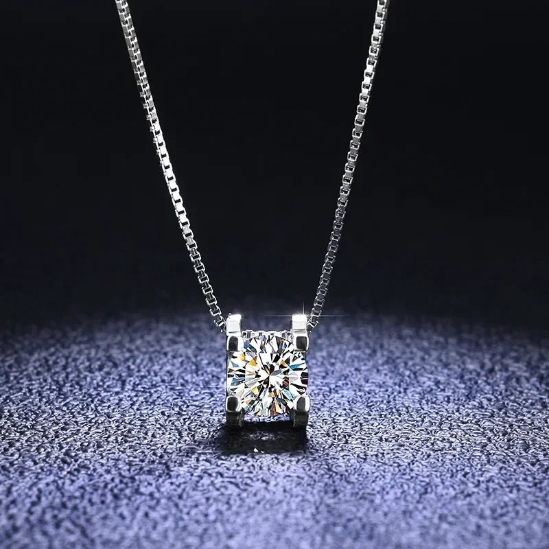High - End PT950 Platinum Women's Accessories - 1 Carat D Color Moissanite Cow Head Pendant, Excellent Cut, Diamond - Test Passe