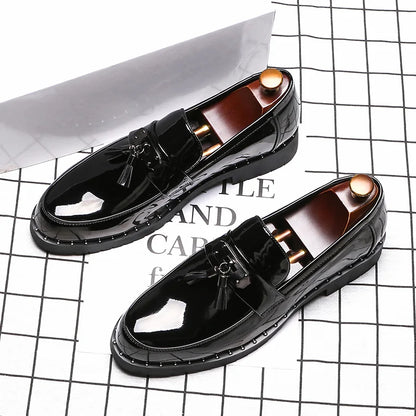 Italy Luxury Brand Loafers Men Shoes Tassel Men Designer Shoes British Style Lacquered Leather Shoes Thick Bottom Wedding Shoes