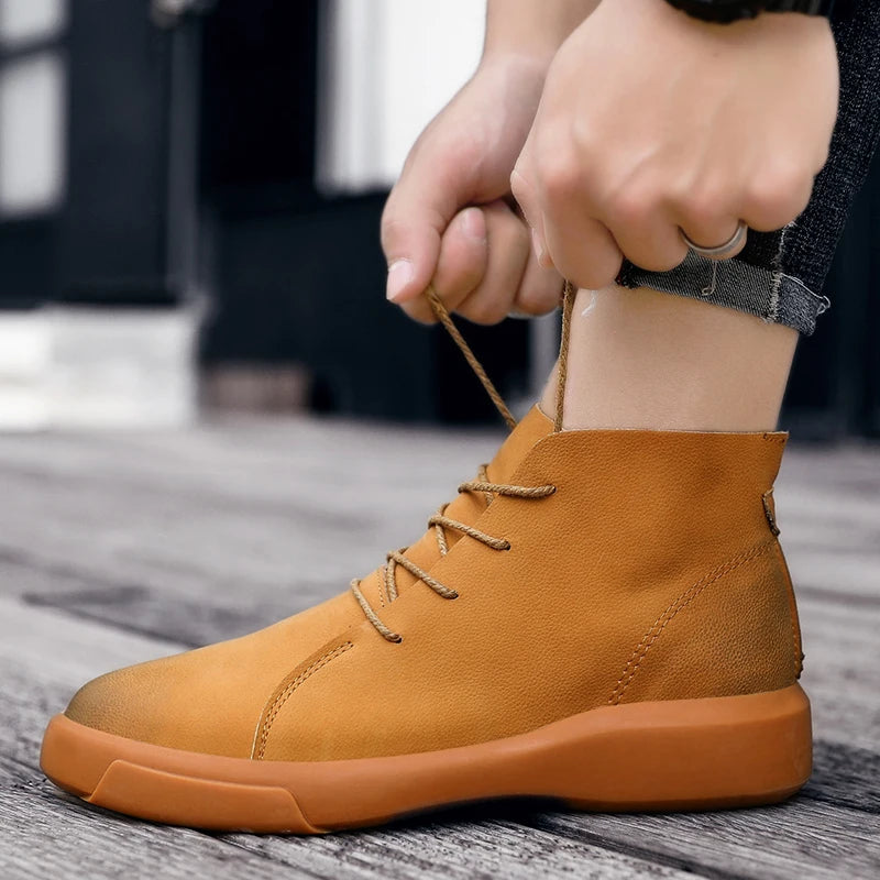 100% cowhide New large-sized men's boots Fashionable casual thick-soled breathable men's shoes Outdoor sports Chelsea boots