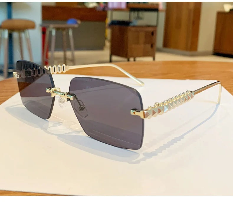 2025 Ins New Square Rimless Sunglasses Women Men Fashion Metal Rivet Legs Sun Glasses Ladies Luxury Sunshade Gafas De Sol UV400