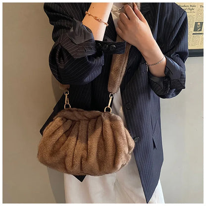 New Womens Shoulder Bag Fluffy Crossbody Bag Vintage Faux Fur Cloud Purse for Autumn Winter Commuting Simplified Storage Bags